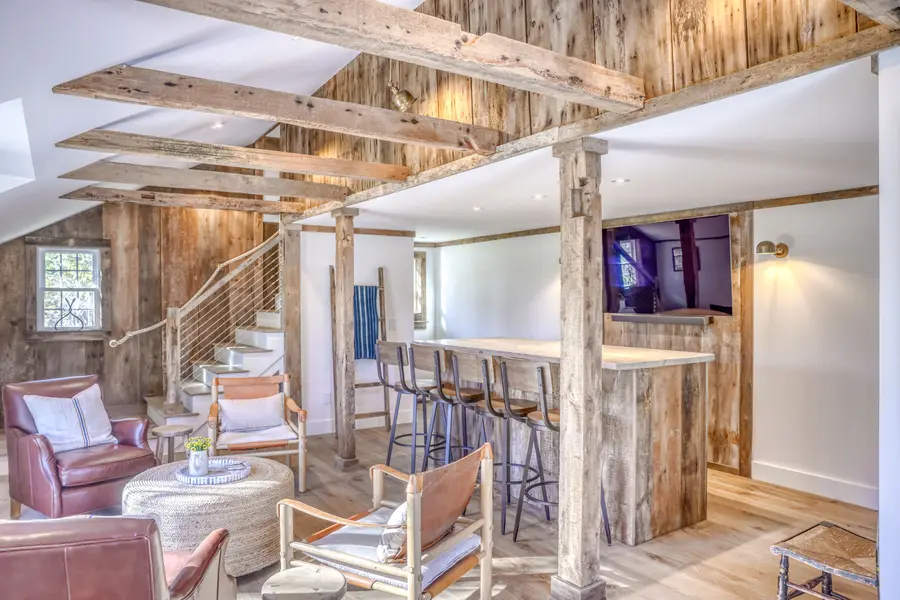Bar and lounge in one open room