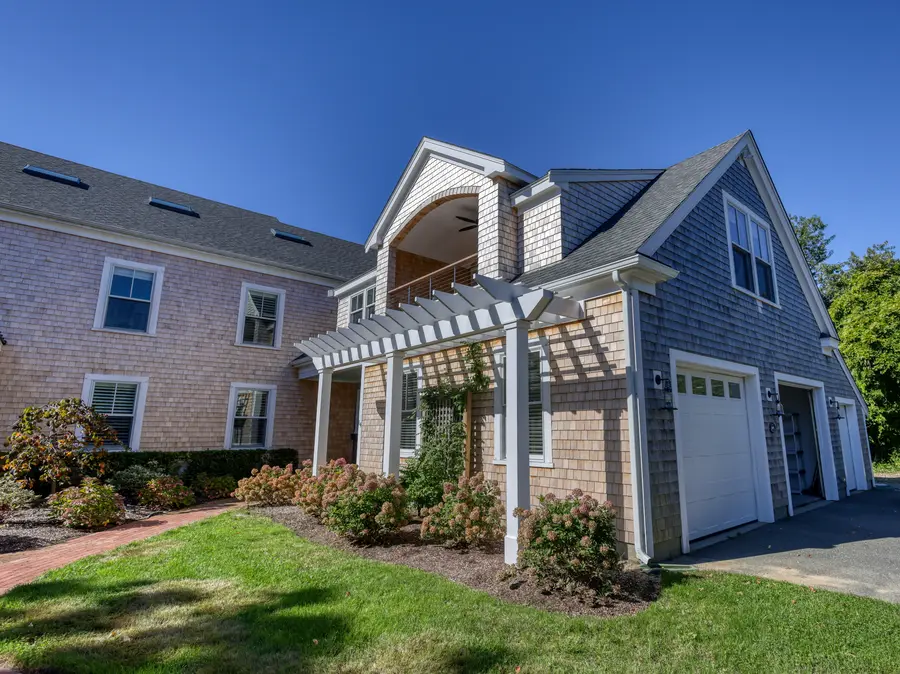 Side of the house with the garage and the pergola