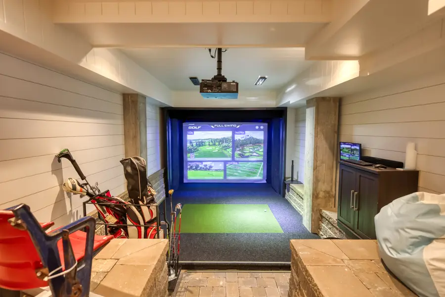 Golf simulator room