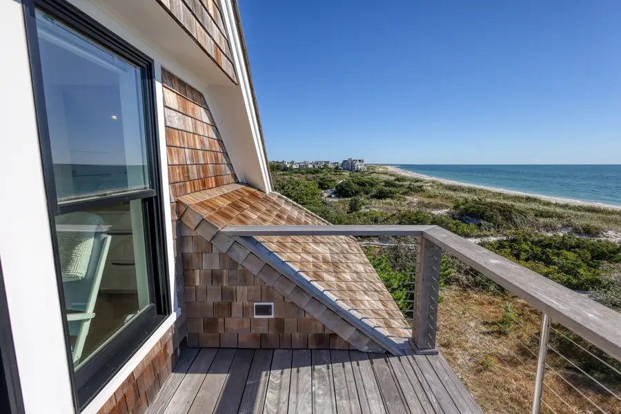 Balcony with cable railing over the ocean